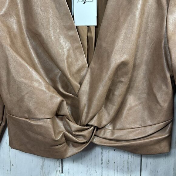 7 For All Mankind Faux Leather Jacket L Tan Twist Front Cropped Modern Chic - Picture 7 of 16